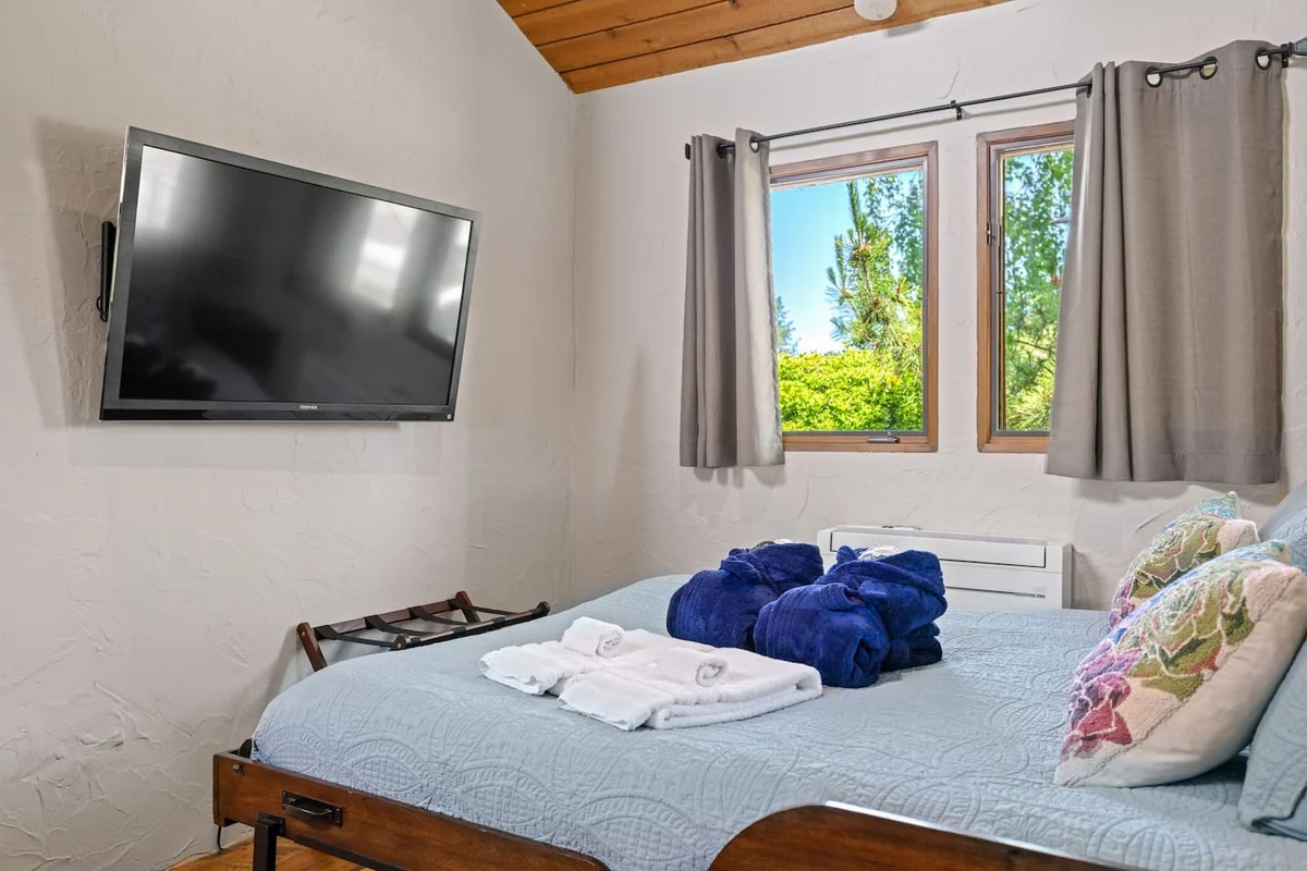 Spacious home, Sleeps 12, Spa, Pool, EV, Stunning! #107