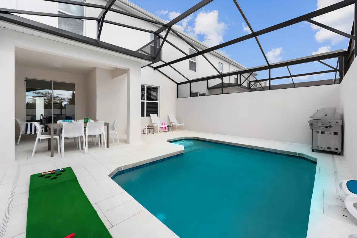 VOR5469AA: 4 Bed, Ogre's Grove, Pool