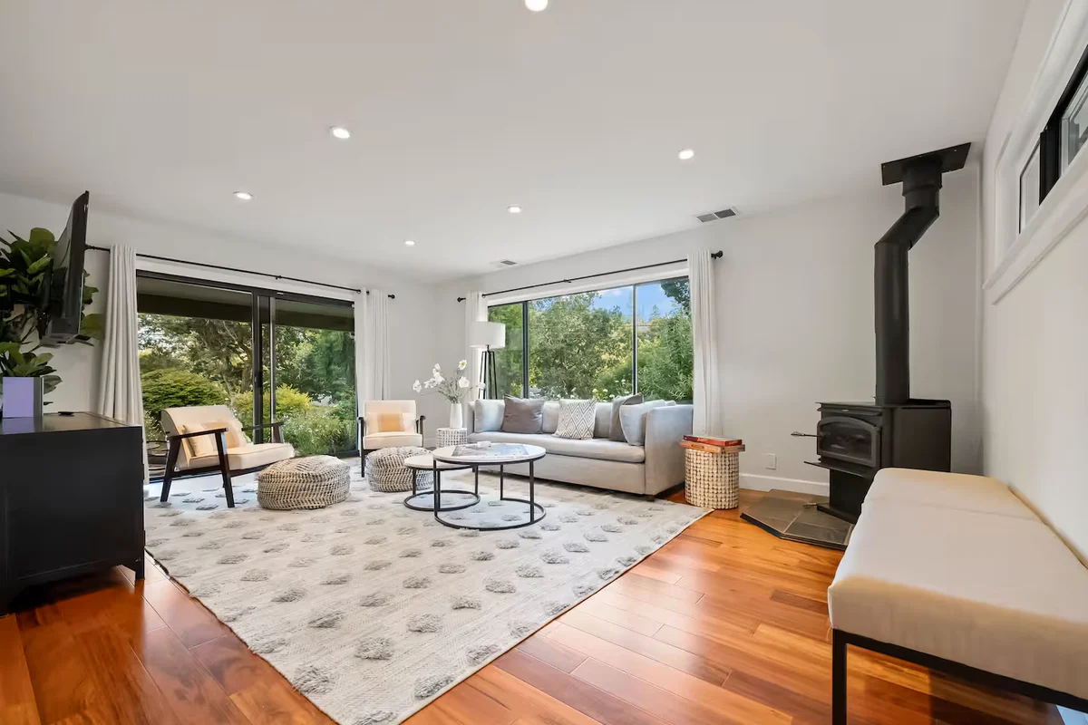 Home in Kenwood property photo 2