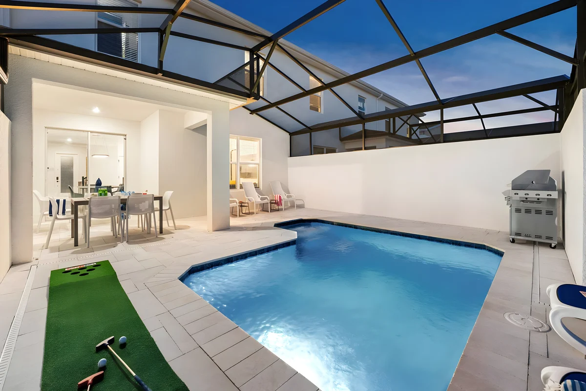 VOR5469AA: 4 Bed, Ogre's Grove, Pool
