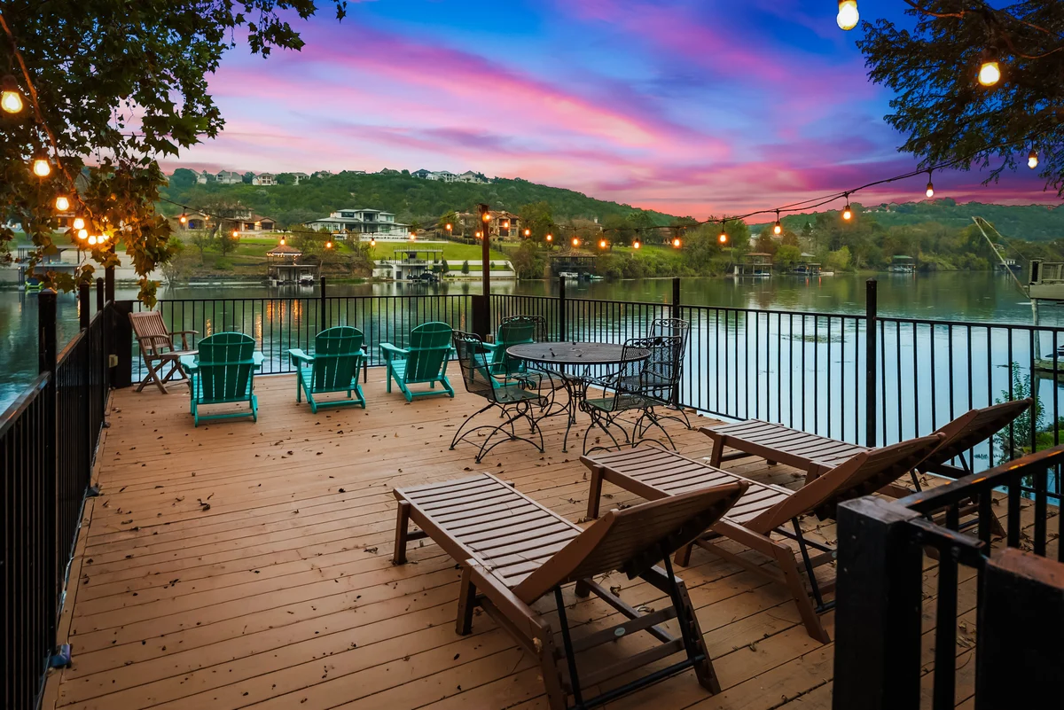 Big Group Lake House Private Boat Slip & Hot Tub Lake Austin property photo 1