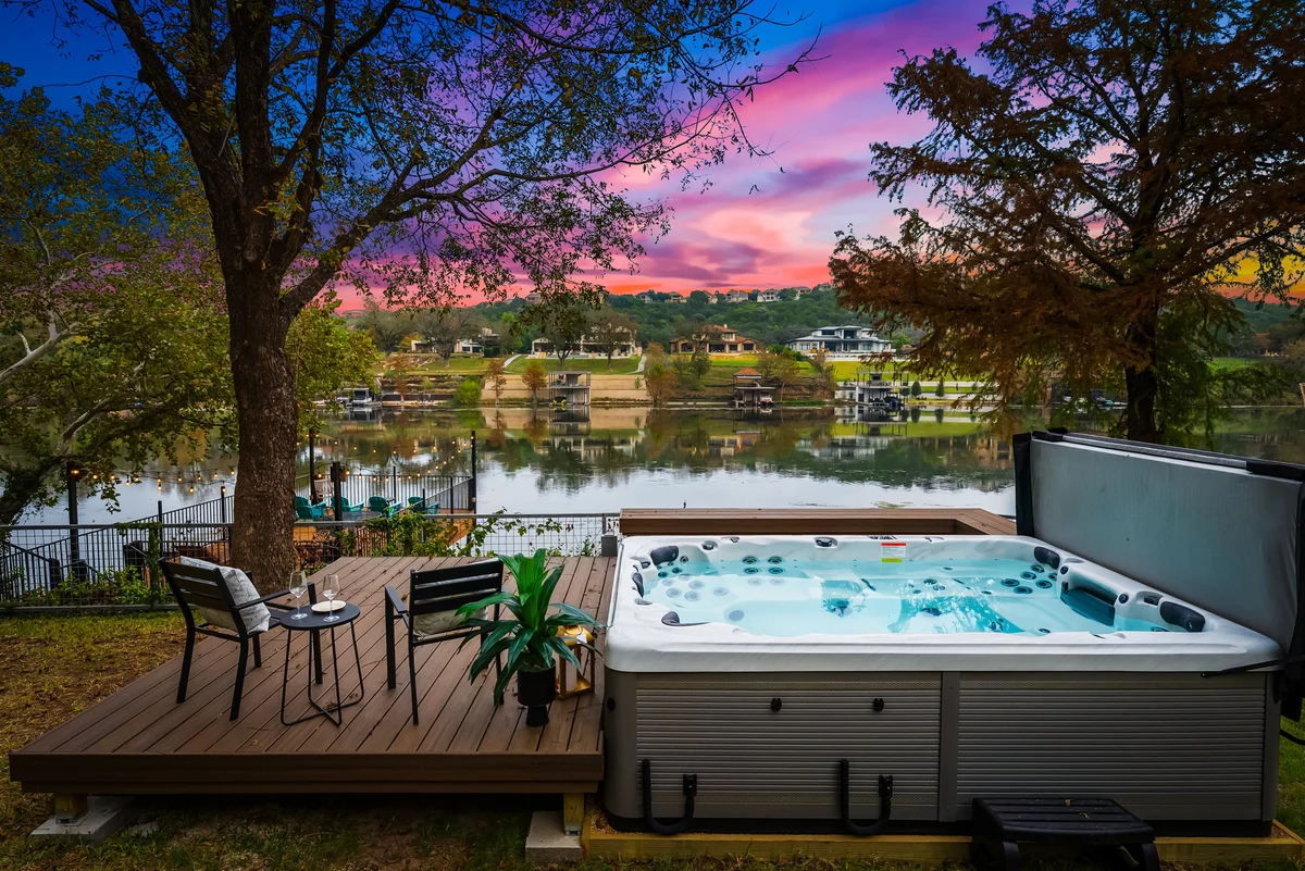Big Group Lake House Private Boat Slip & Hot Tub Lake Austin property photo 2