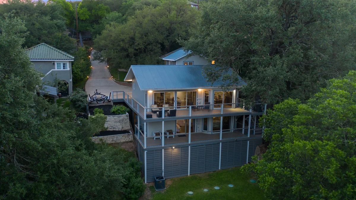 Big Group Lake House Private Boat Slip & Hot Tub Lake Austin property photo 4