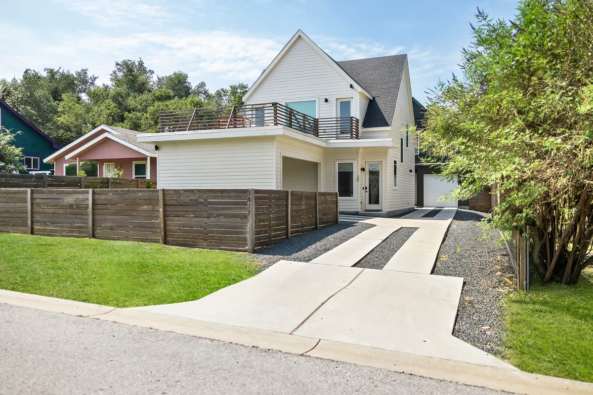 Luxury New Build Huge Walk-Out Balcony property photo 1