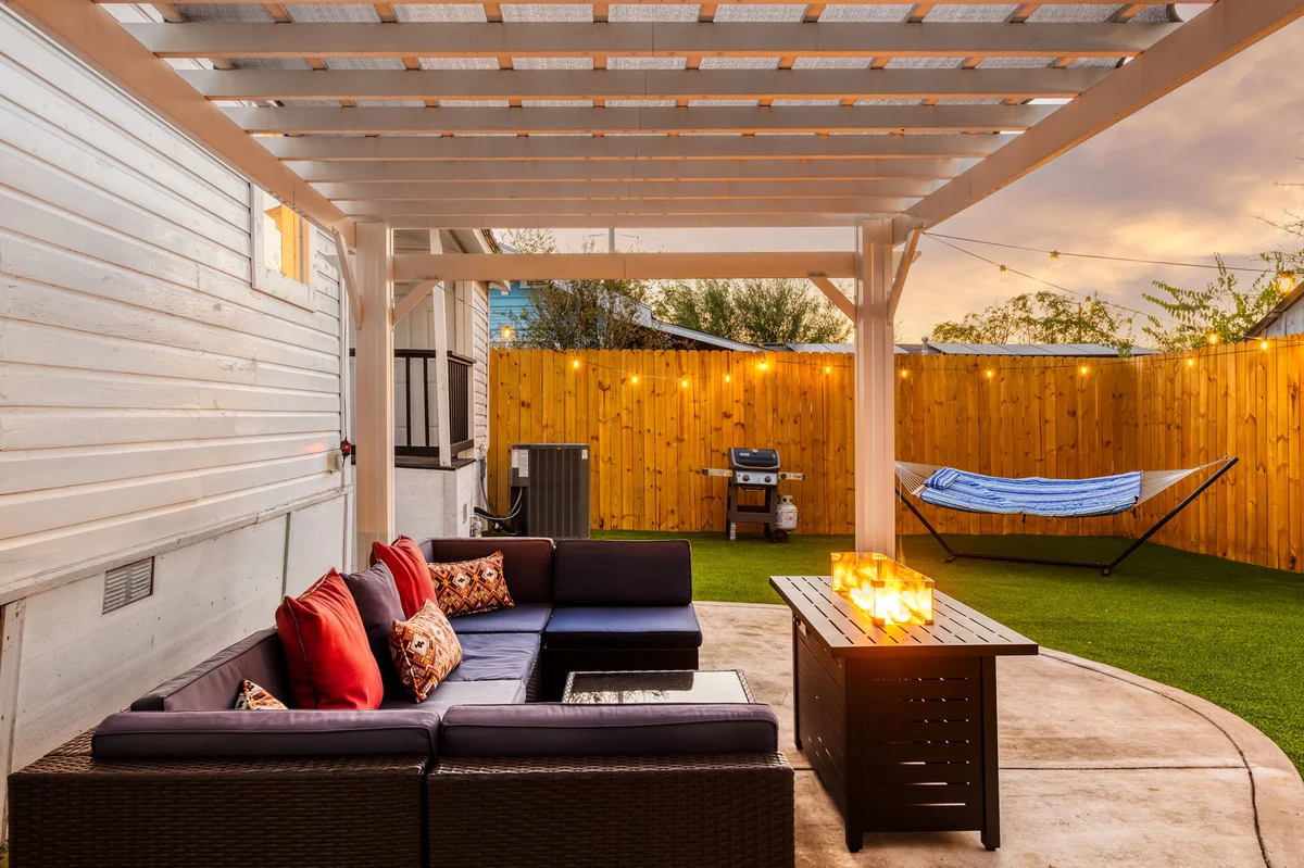 1M to Riverwalk & DT BBQ Arcades Family Fun (DT San Antonio) property photo 4