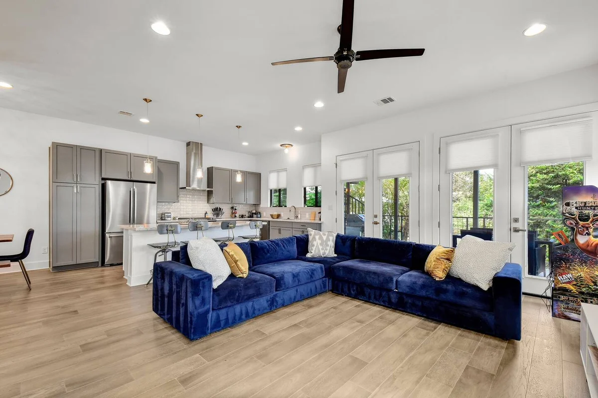 Luxury Living @ The Pearl.5M to Riverwalk (DT San Antonio) property photo 2