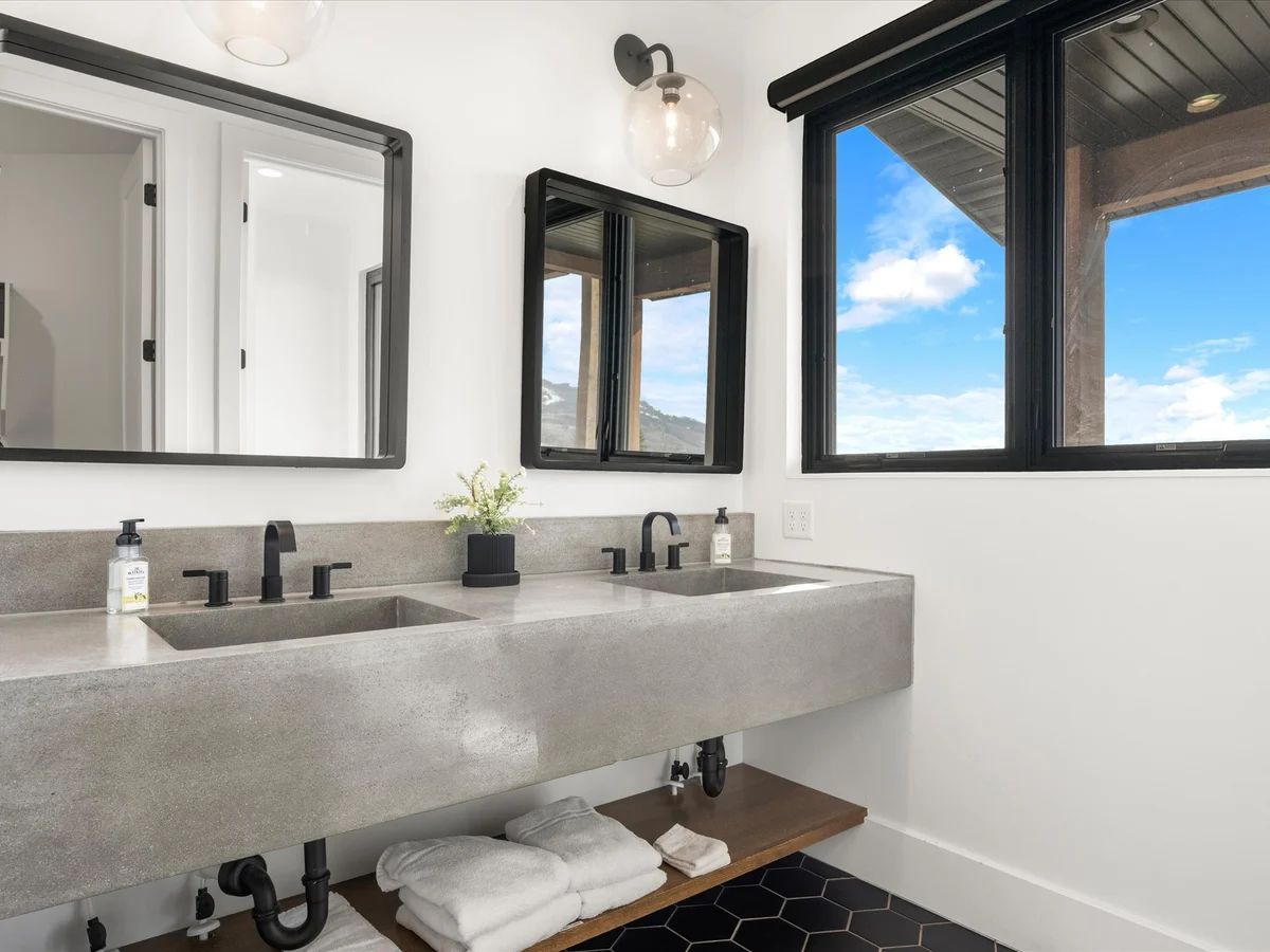 Wander Fish Haven Shores