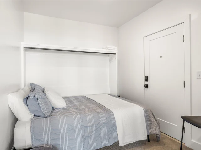 Bedroom 7 image 1