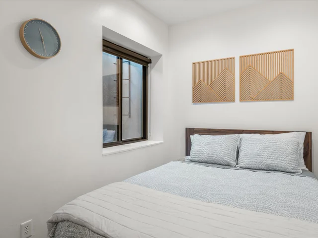 Bedroom 9 image 1