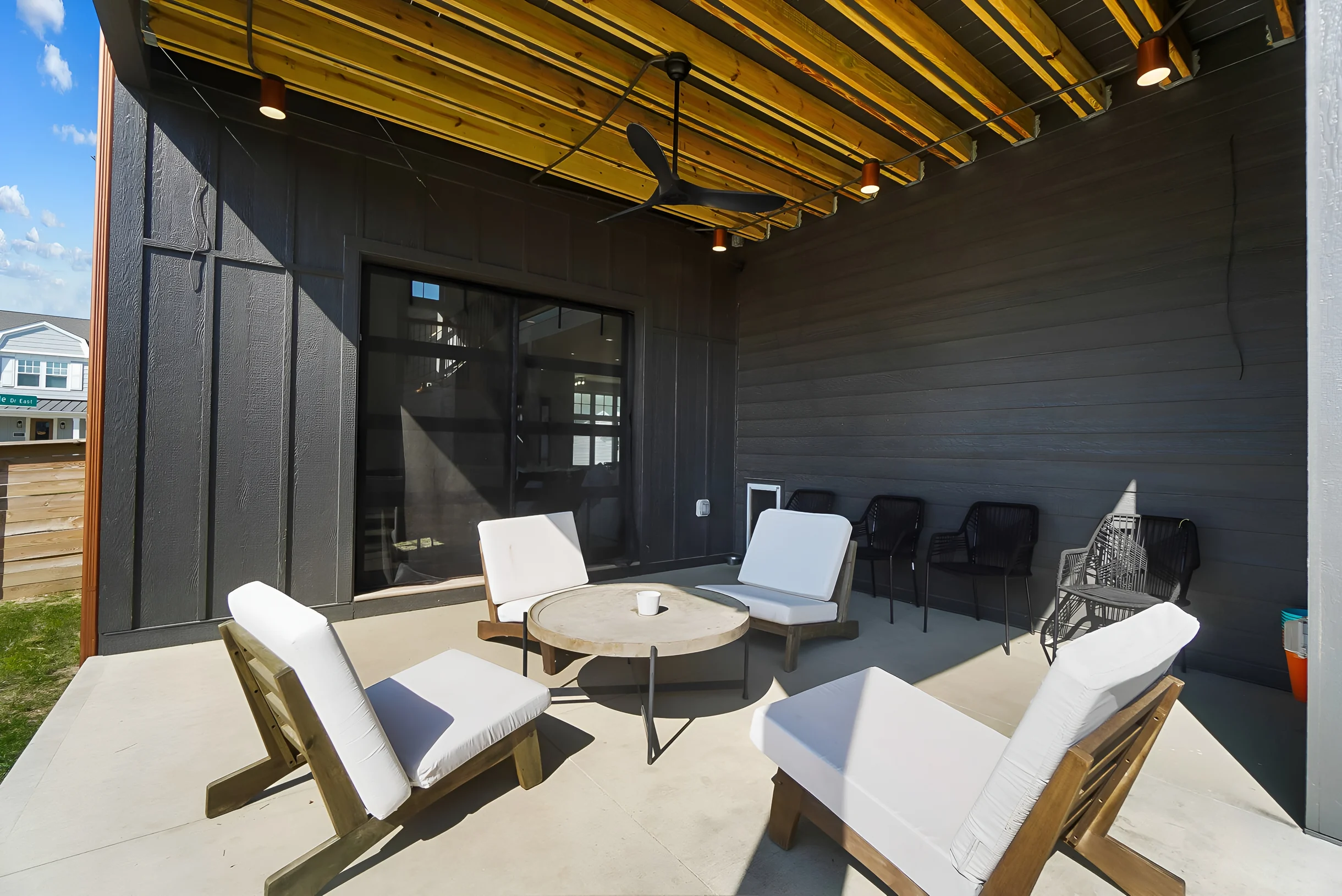 Wander Lewis Center Modern #2