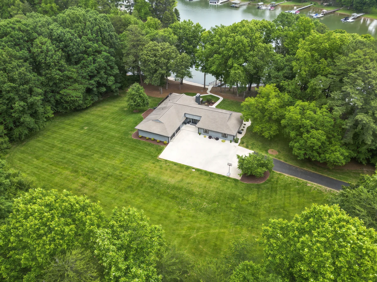 Wander Mooresville Creekside