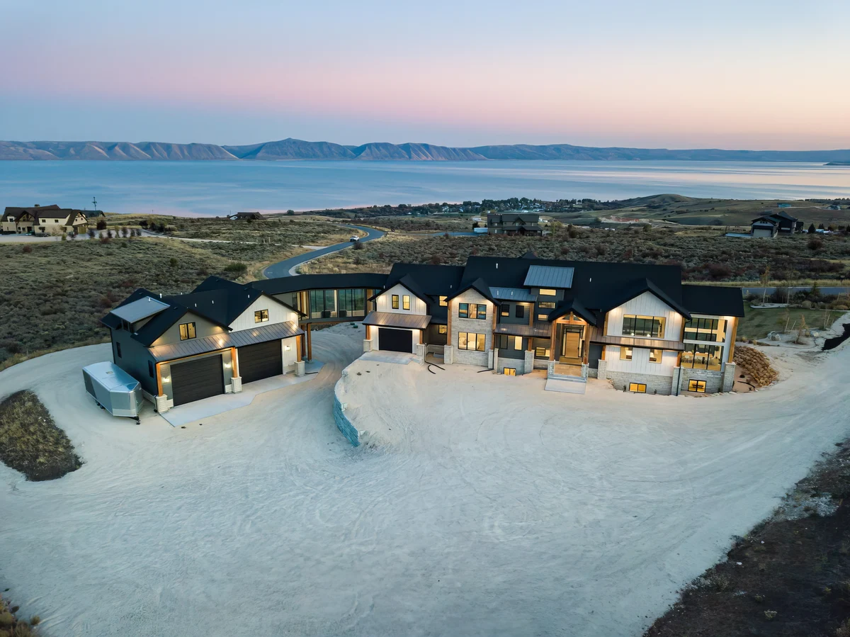 Wander Fish Haven Shores