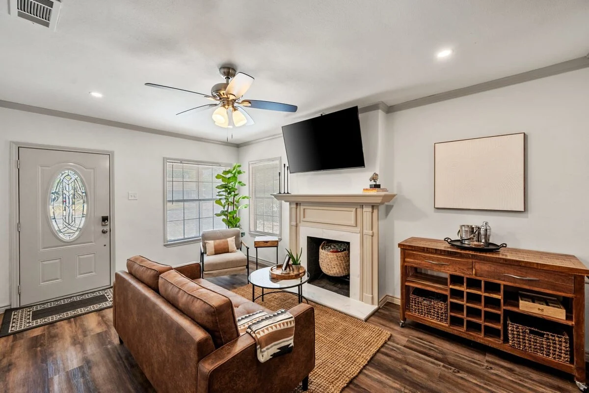 Home in Fort Worth property photo 5