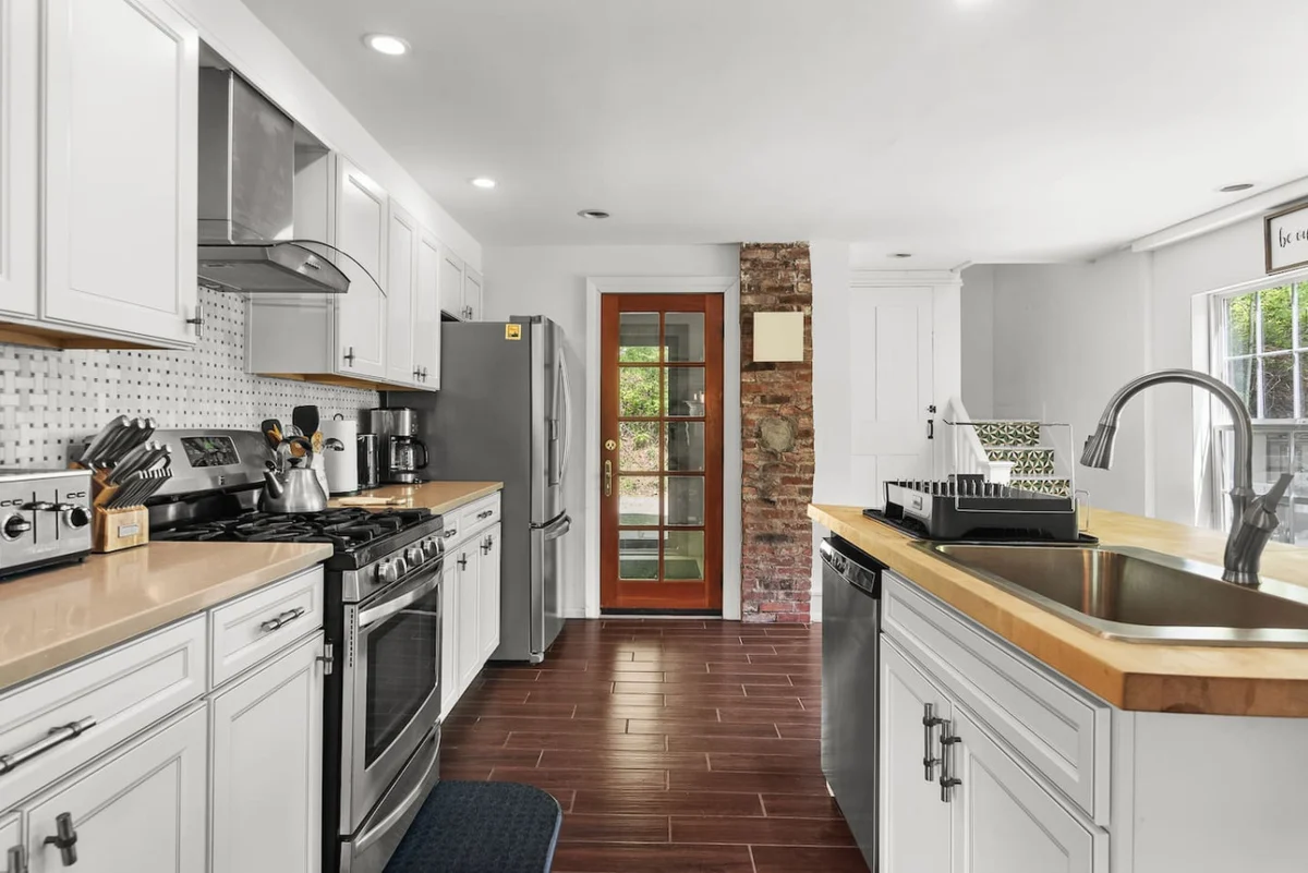 Cozy Farmhouse • Rural Views & Modern Kitchen #42
