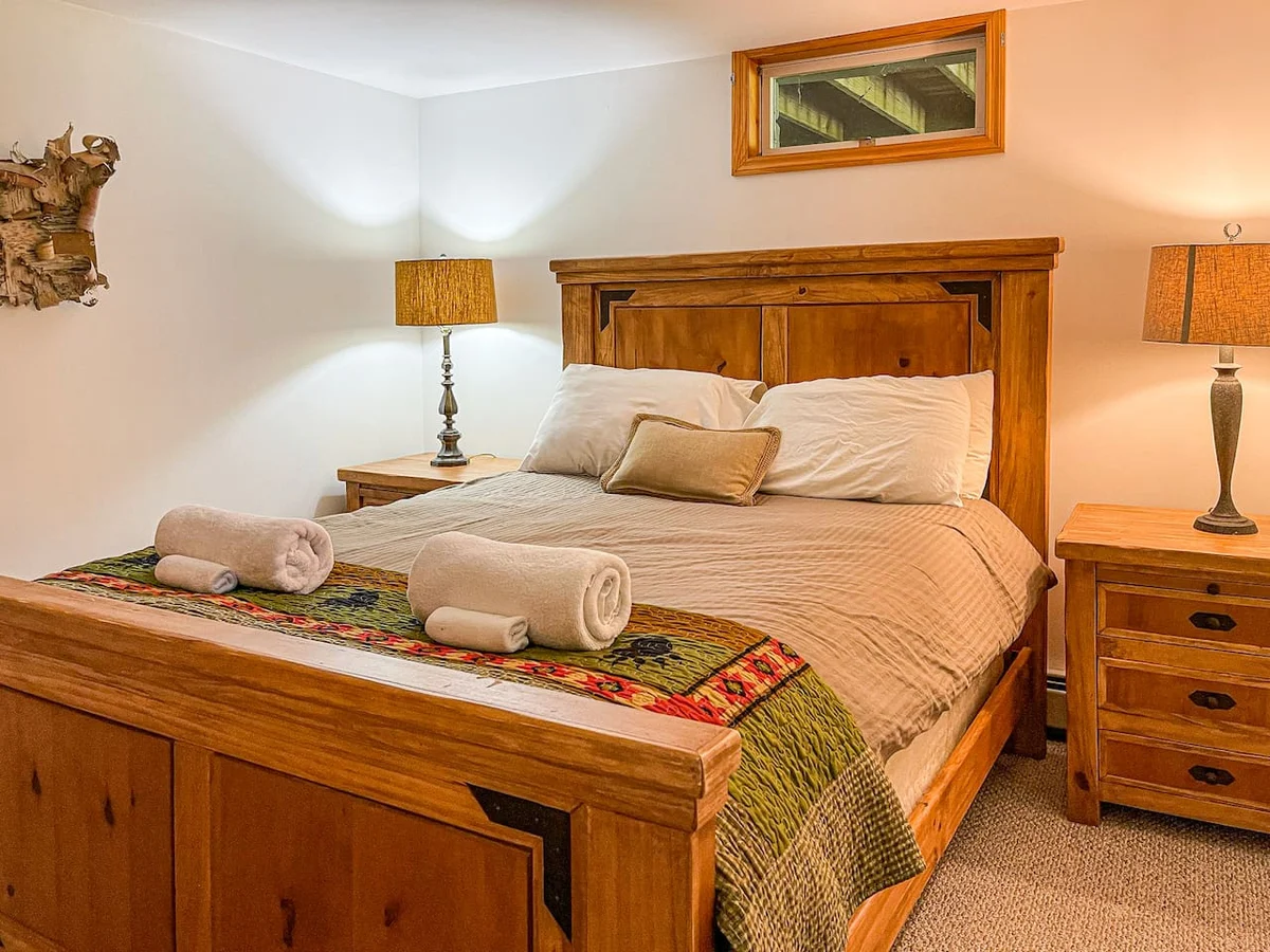 Cozy 6BR Catskills Getaway with Hot Tub #91
