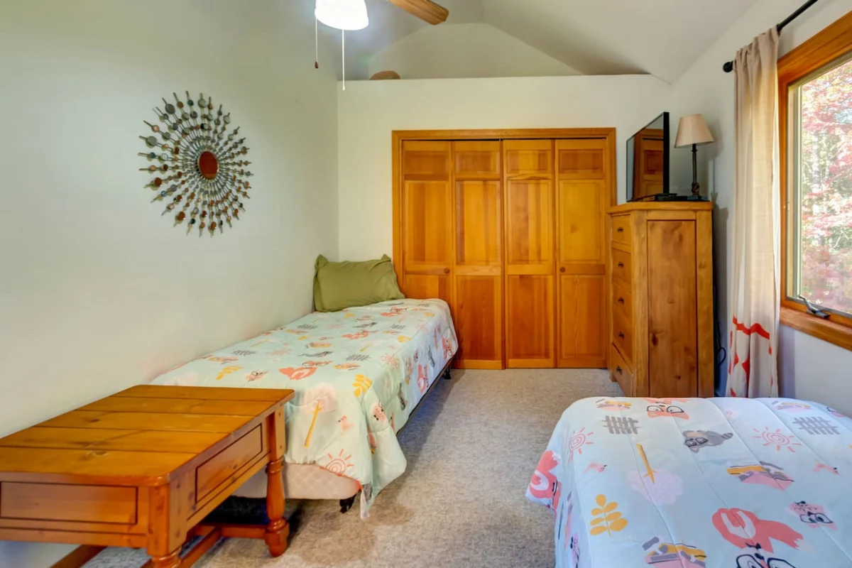 Cozy 6BR Catskills Getaway with Hot Tub #40