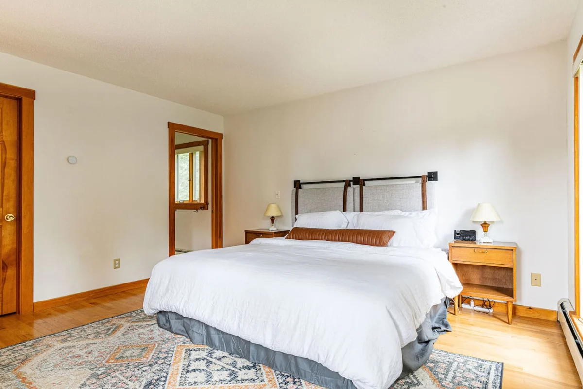 Cozy Year Round Getaway • Private Catskills Cabin #18