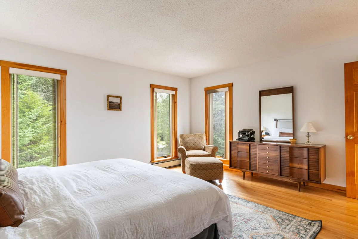 Cozy Year Round Getaway • Private Catskills Cabin #28