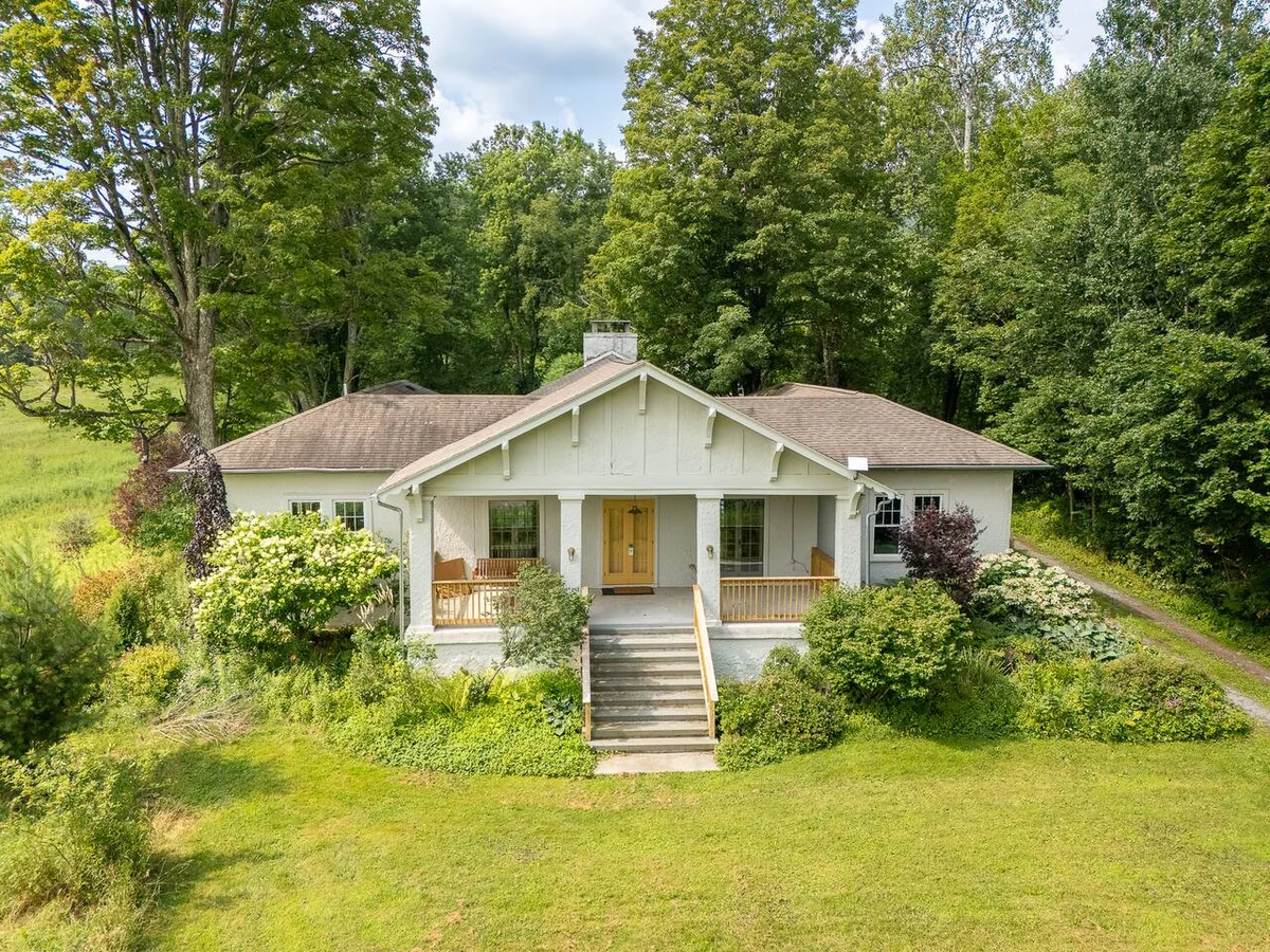 Luxe 3BR Getaway for 4 Seasons #13
