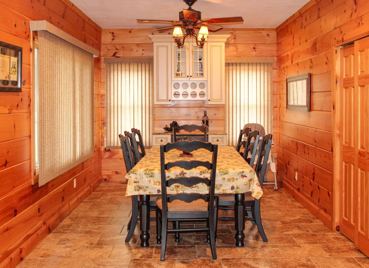 Massive 6BR 5BA Country Home with Central AC #31