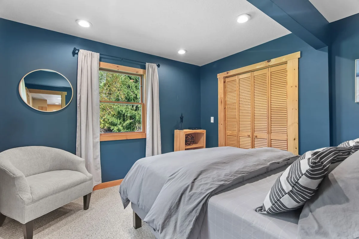 Warm & Woodsy Cabin Year-Round Escape #7