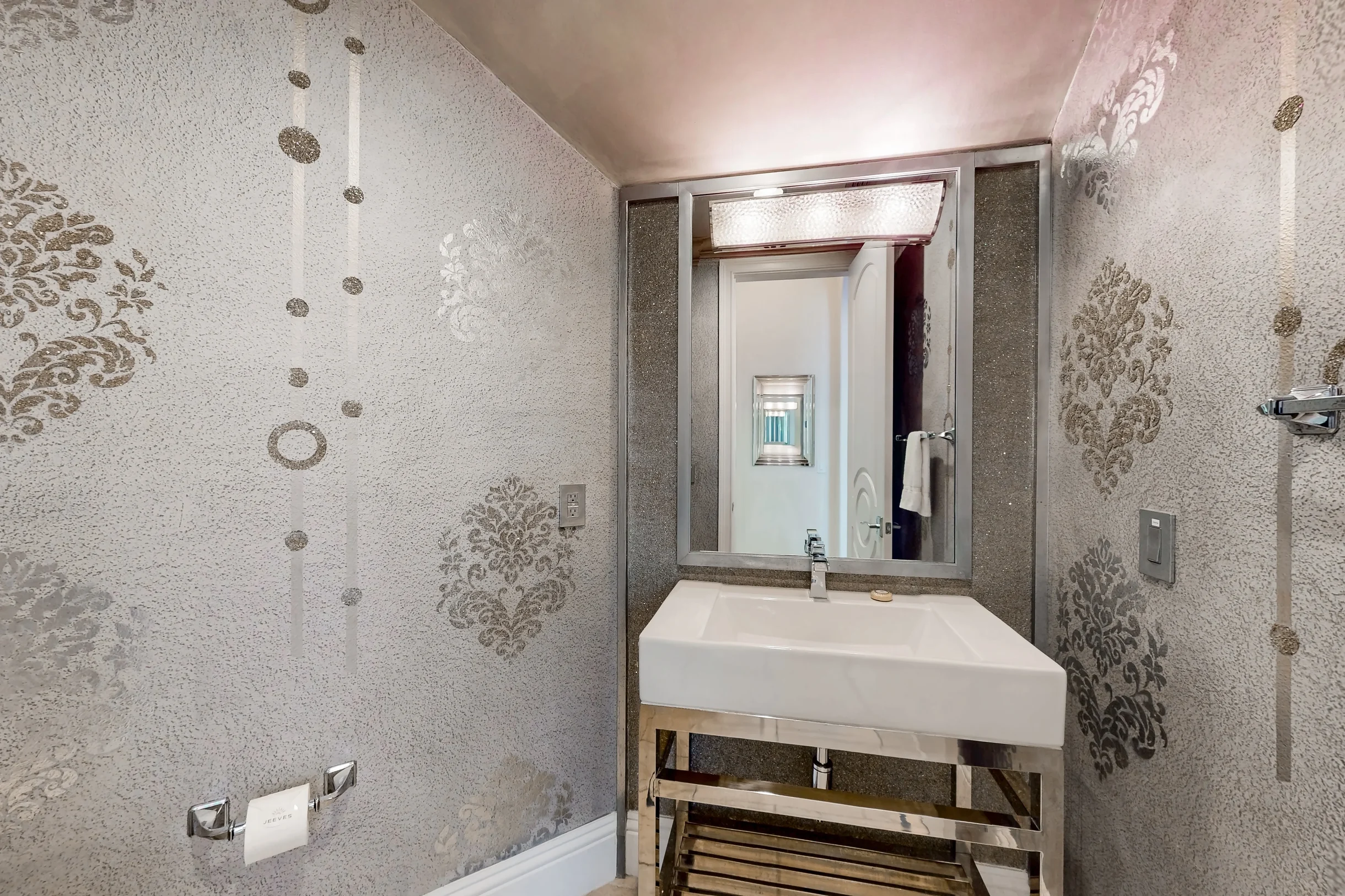 Wander Reunion Estate #8