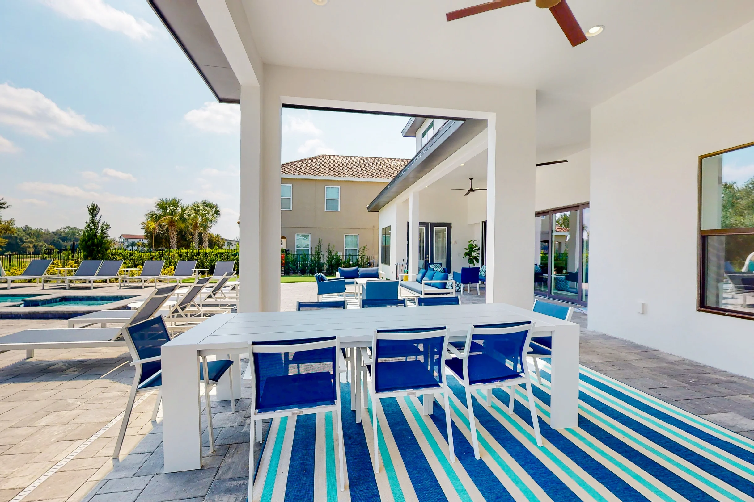 W415E - The Modern Chic Mansion #41