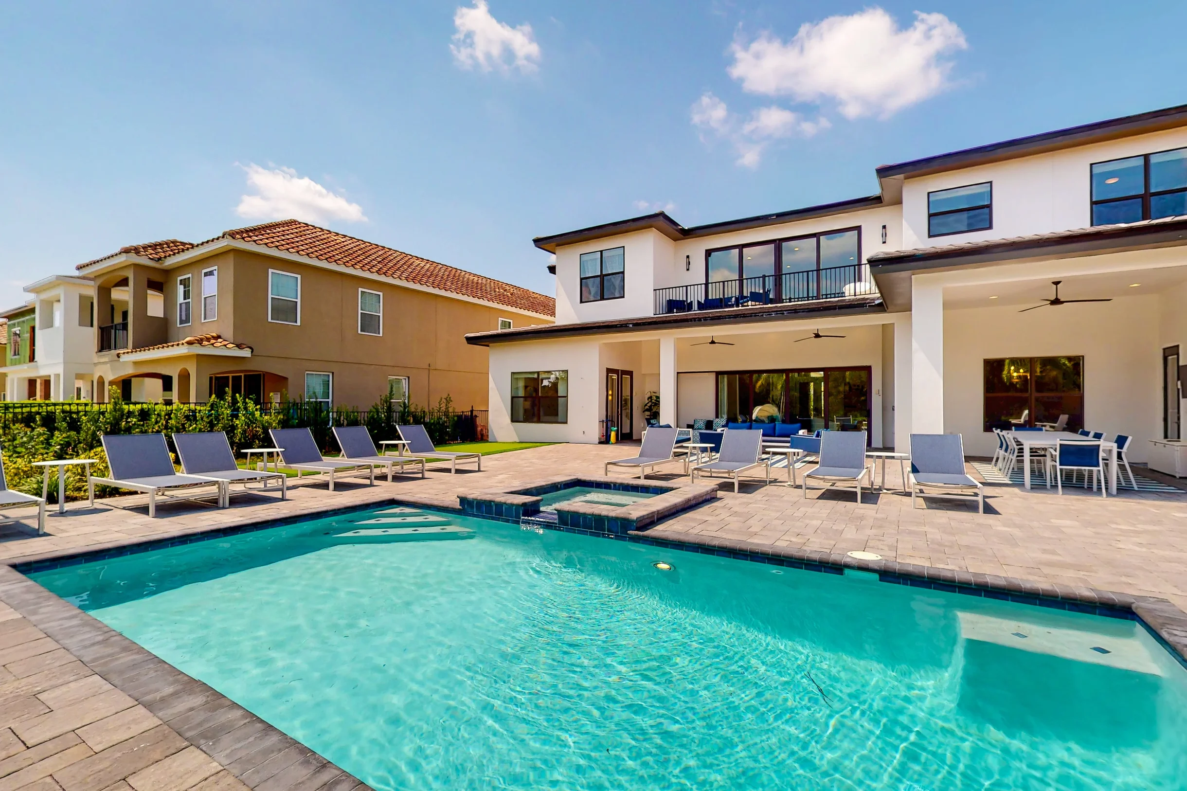 W415E - The Modern Chic Mansion #58