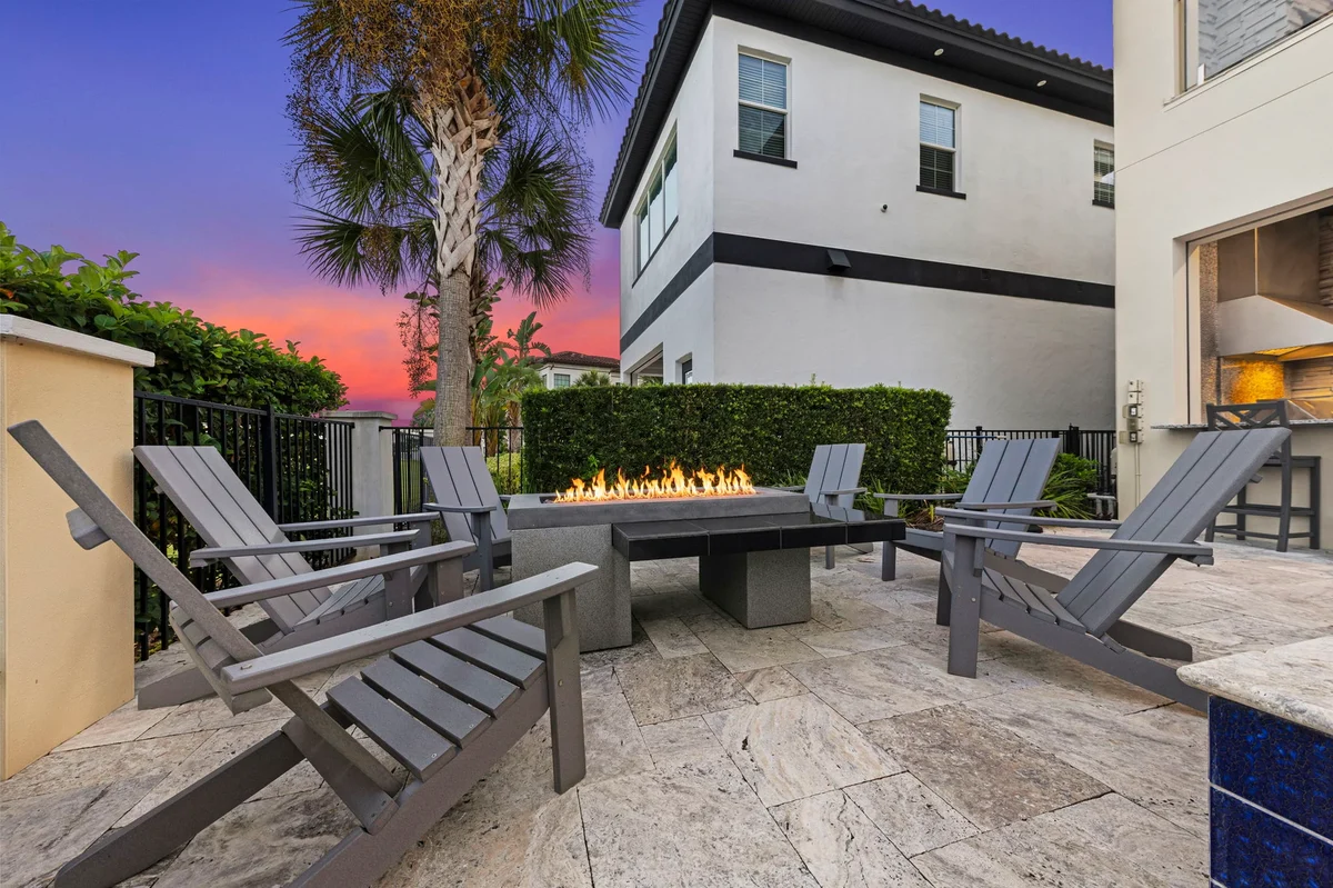 Wander Reunion Splash