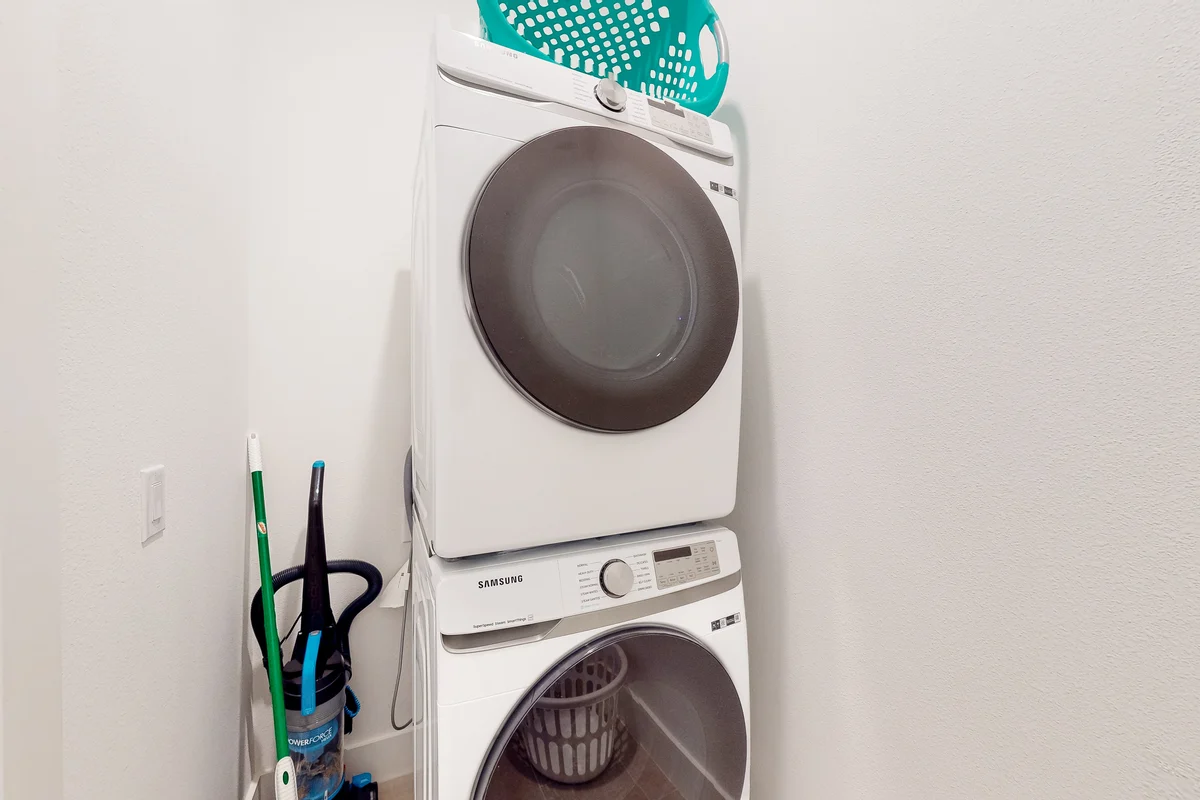 Wander Reunion Coves