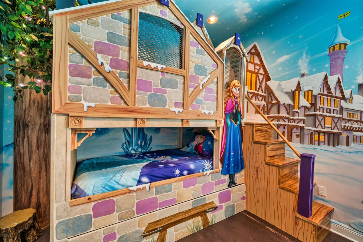 W297E - The Charming Chateau #36
