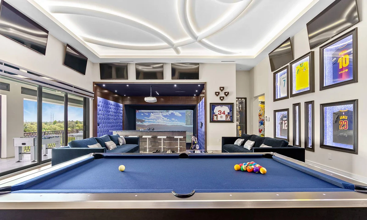 W320E - The Entertainment Mansion #41