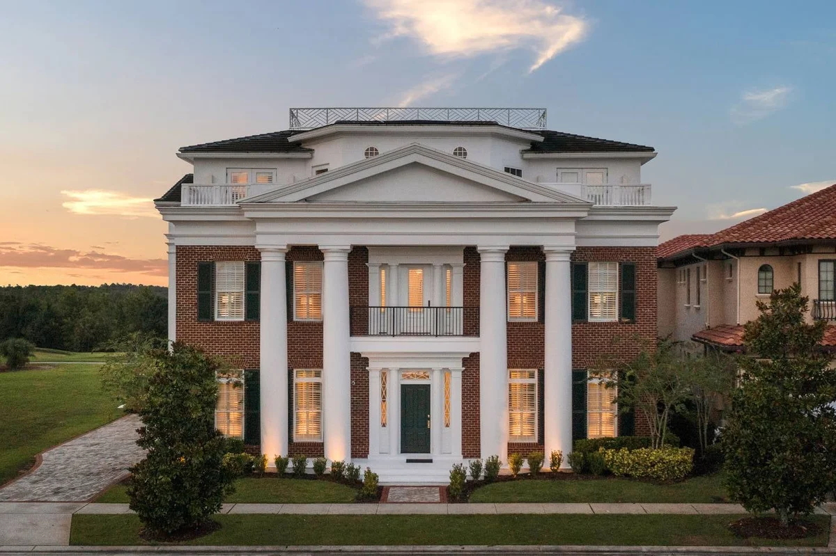 W402E - The Eclectic Colonial Estate #76