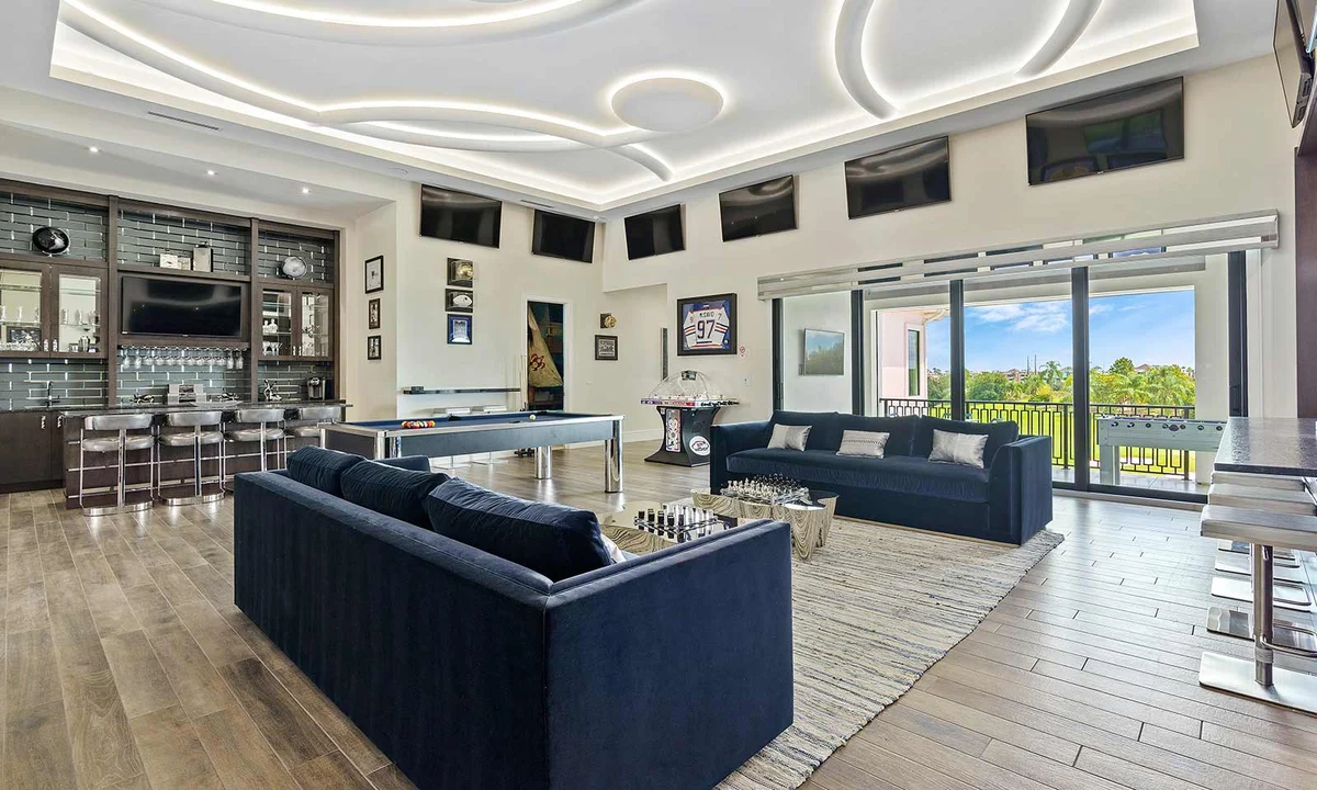 W320E - The Entertainment Mansion #78