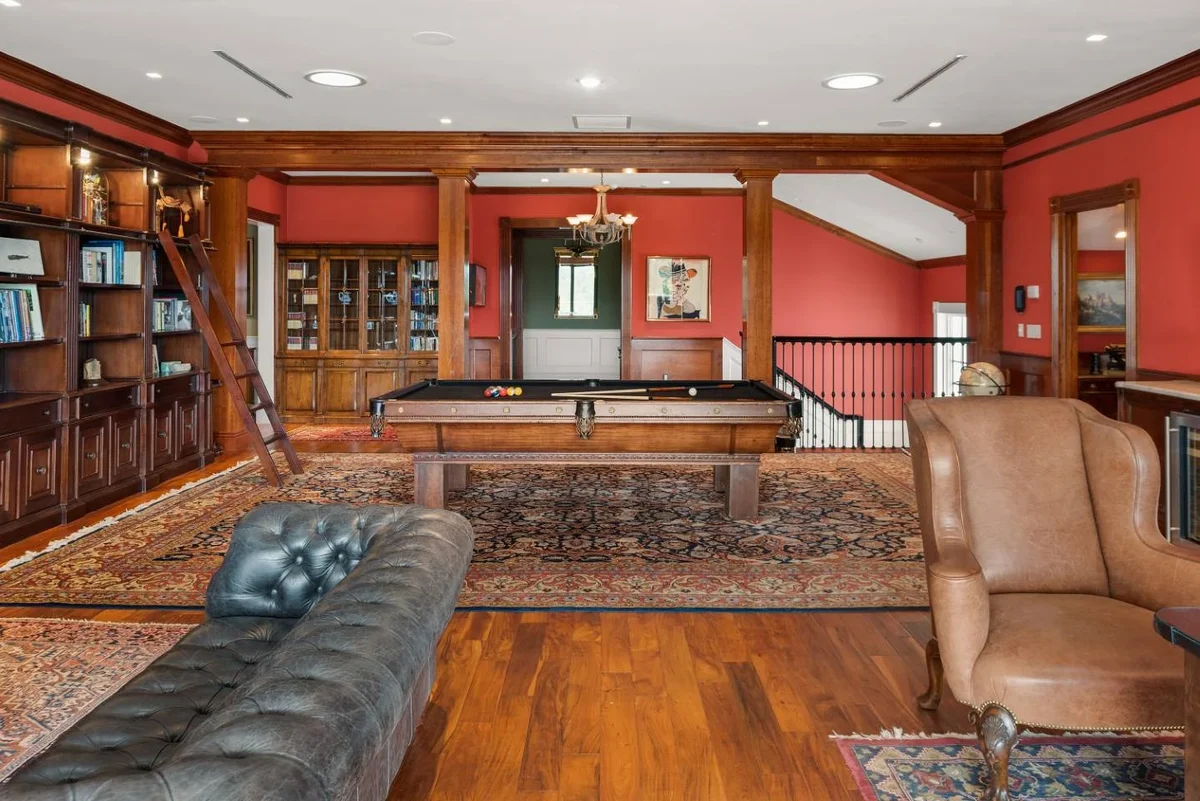 W402E - The Eclectic Colonial Estate #49
