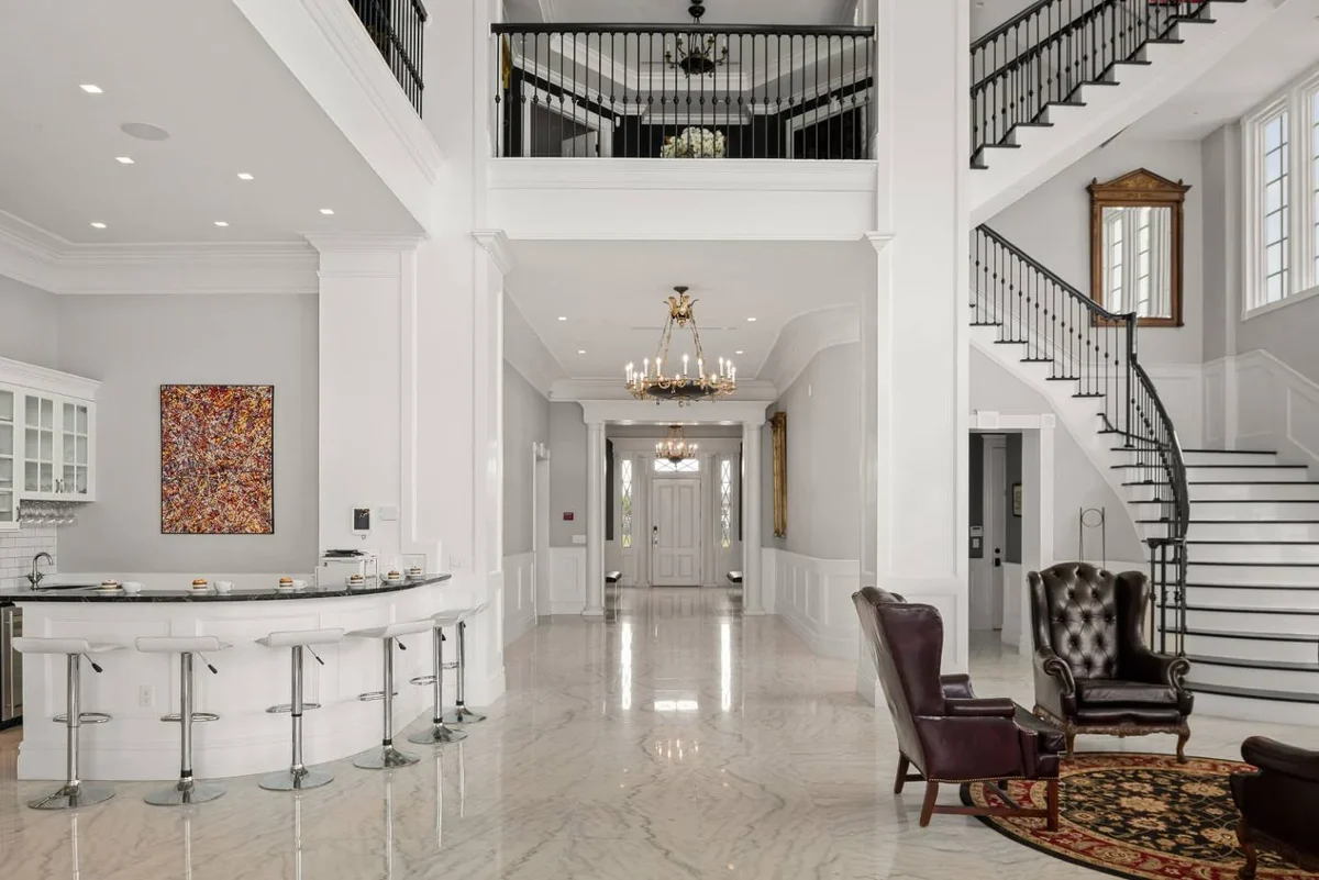 W402E - The Eclectic Colonial Estate #50