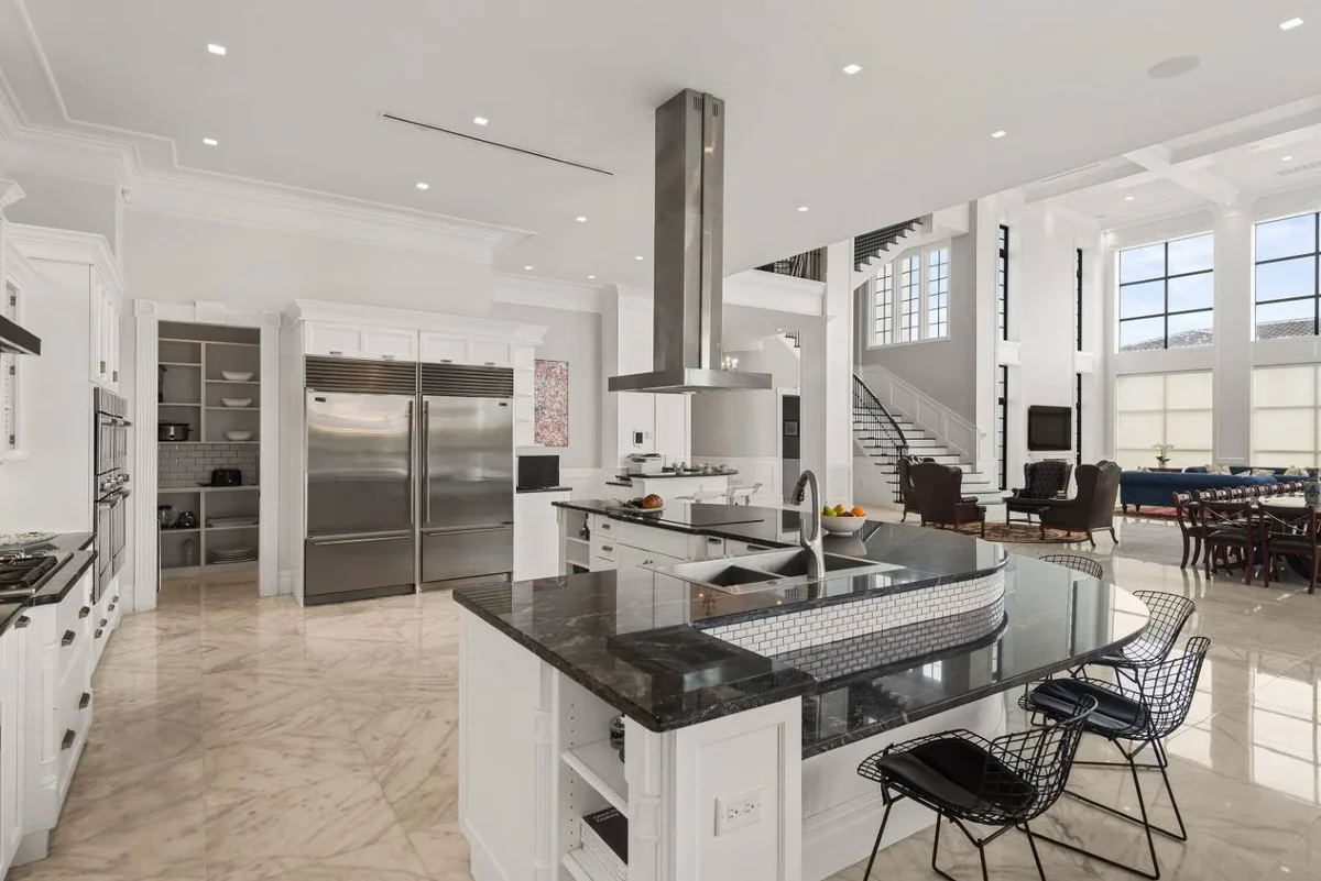 W402E - The Eclectic Colonial Estate #79