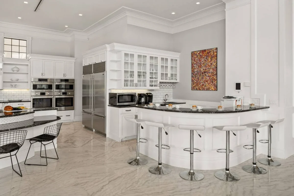 W402E - The Eclectic Colonial Estate #91