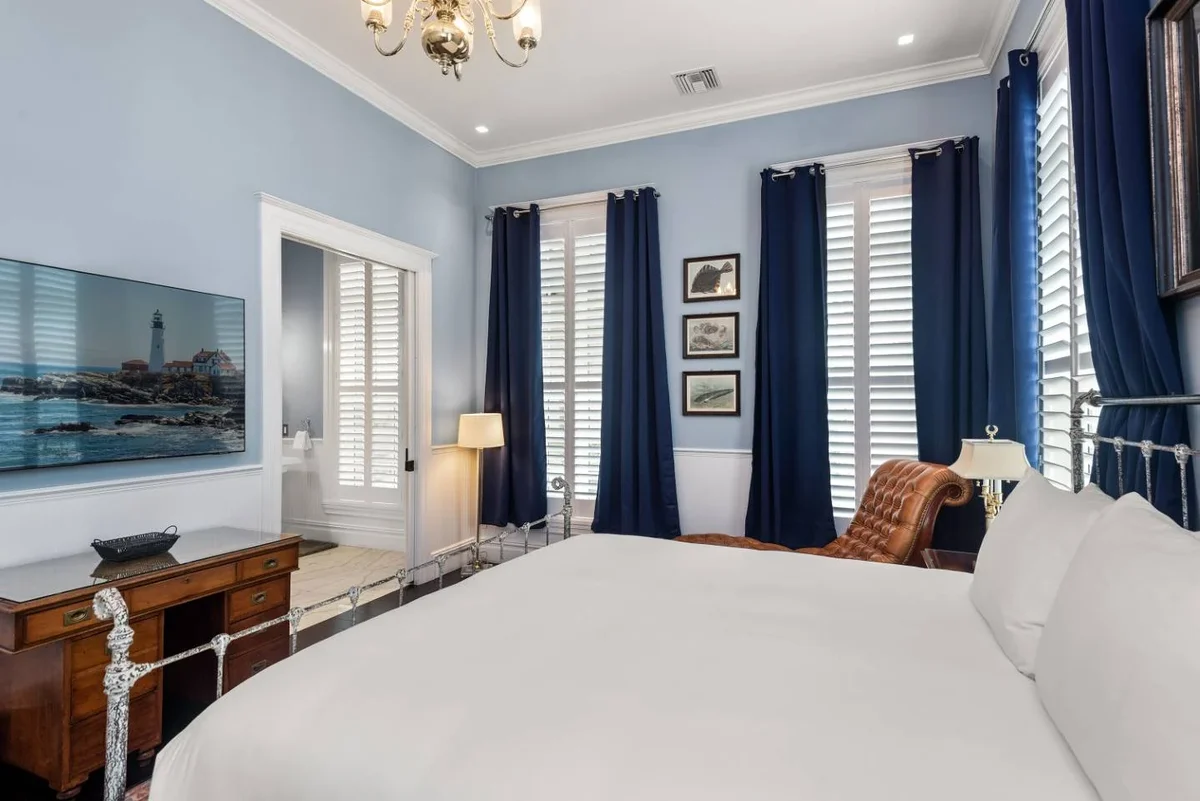 W402E - The Eclectic Colonial Estate #54