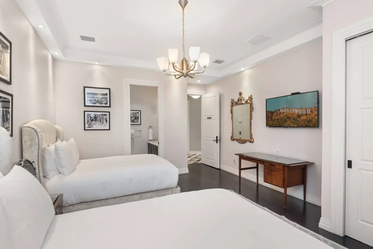 W402E - The Eclectic Colonial Estate #55