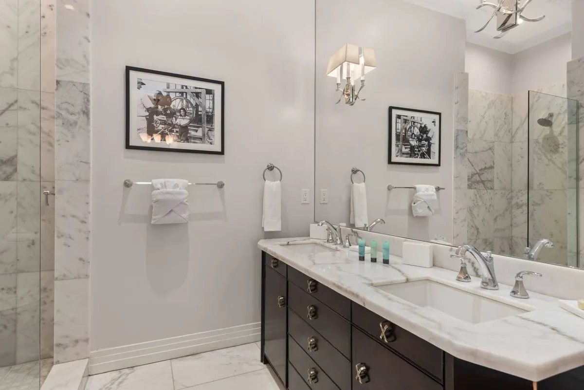 W402E - The Eclectic Colonial Estate #14