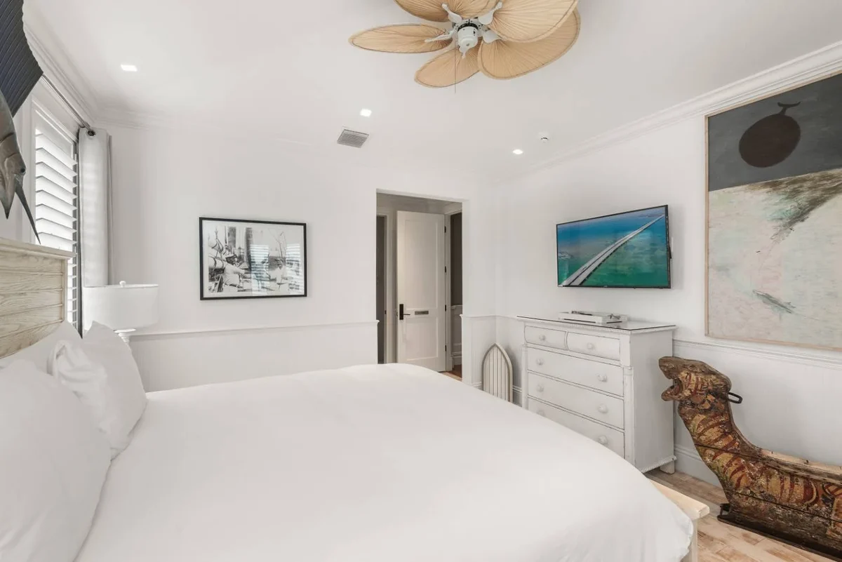 W402E - The Eclectic Colonial Estate #59