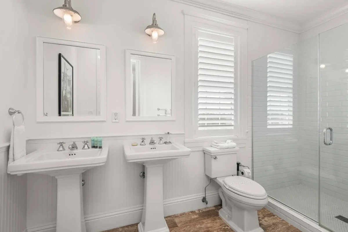 W402E - The Eclectic Colonial Estate #22