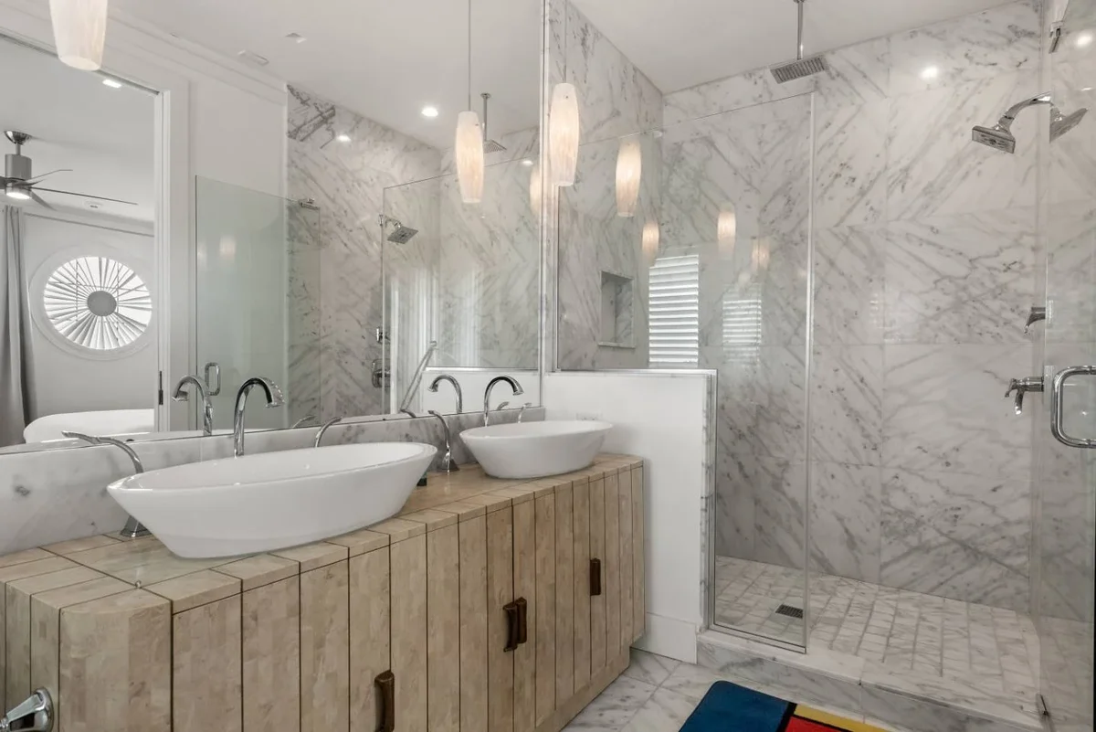 W402E - The Eclectic Colonial Estate #63