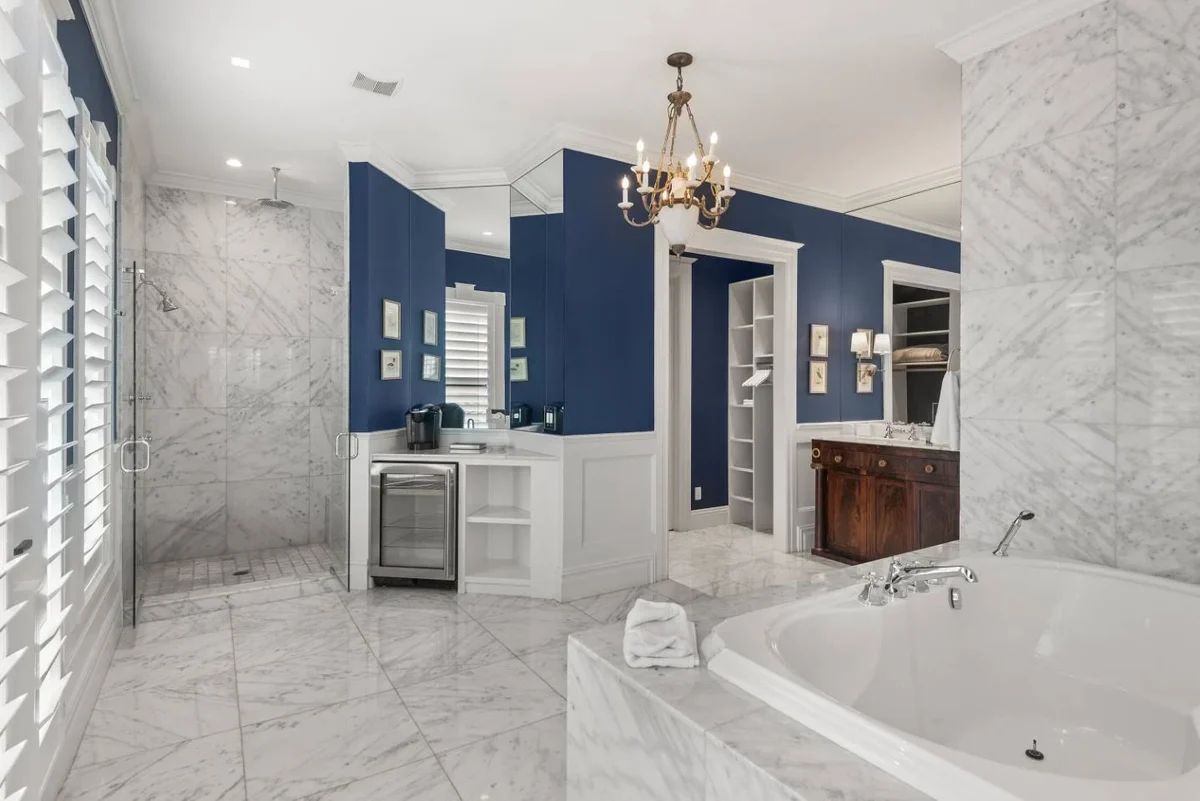 W402E - The Eclectic Colonial Estate #34