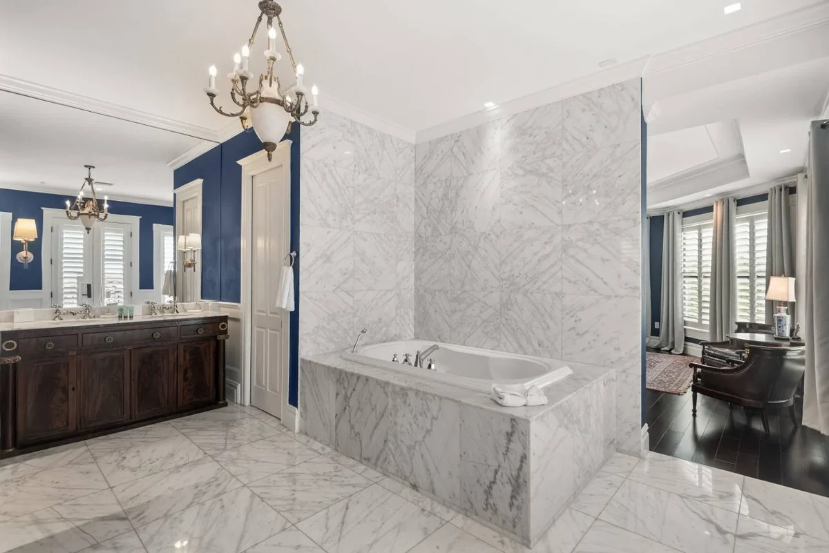 W402E - The Eclectic Colonial Estate #67