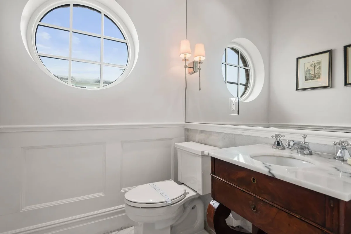 W402E - The Eclectic Colonial Estate #37