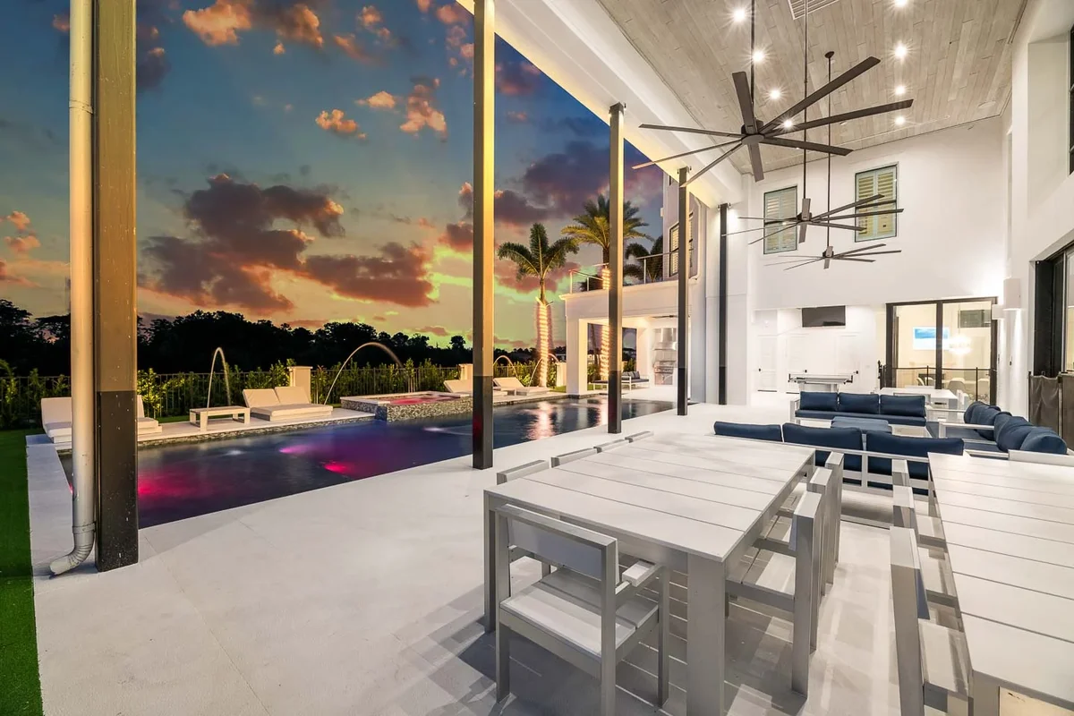 W402E - The Eclectic Colonial Estate #46