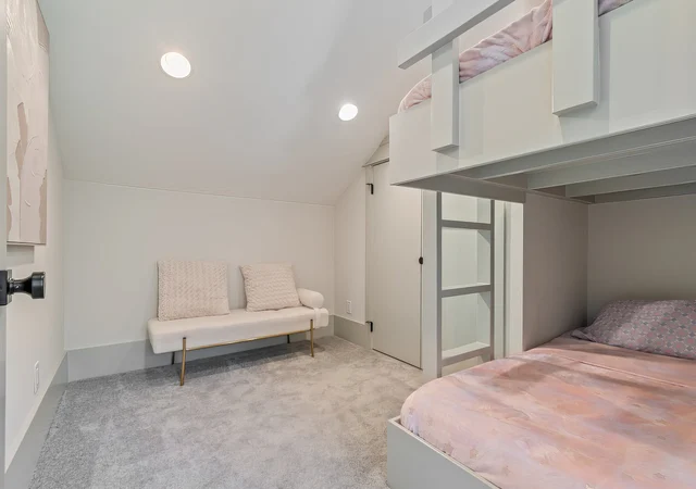Bedroom 5 image 1