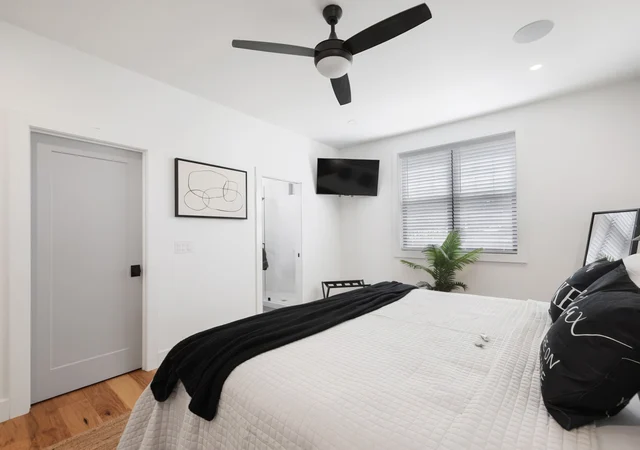 Bedroom 1 image 1